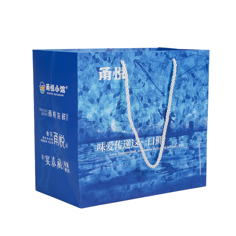 Middels myk håndbærende takeawaypose av kraftpapir